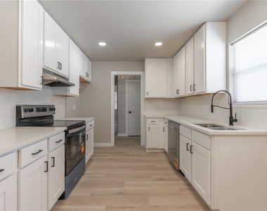 3929 Nw 59th Street - Photo Thumbnail 1
