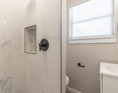3929 Nw 59th Street - Photo Thumbnail 15