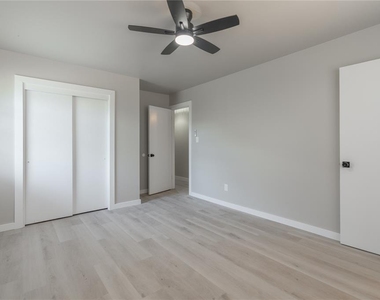 3929 Nw 59th Street - Photo Thumbnail 14