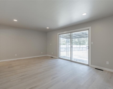 3929 Nw 59th Street - Photo Thumbnail 2