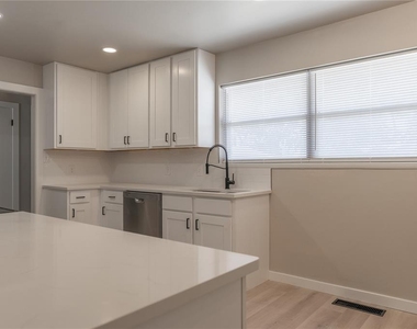 3929 Nw 59th Street - Photo Thumbnail 6