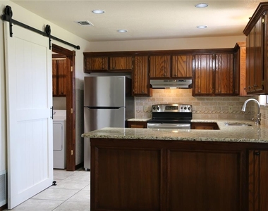 13000 S Robinson Avenue - Photo Thumbnail 5