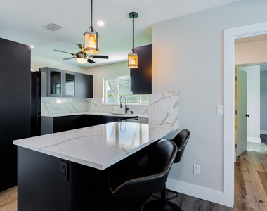 1425 Se Sunshine Avenue - Photo Thumbnail 9