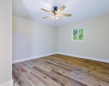 1425 Se Sunshine Avenue - Photo Thumbnail 21