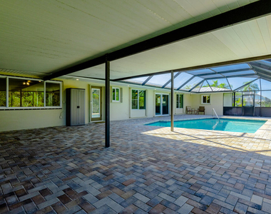 1425 Se Sunshine Avenue - Photo Thumbnail 27