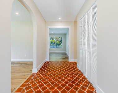 1425 Se Sunshine Avenue - Photo Thumbnail 3