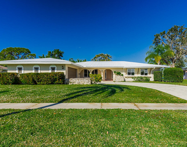 1425 Se Sunshine Avenue - Photo Thumbnail 2