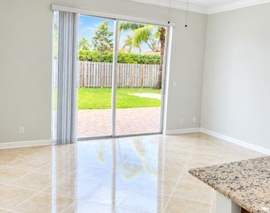 3829 Woodfield Drive - Photo Thumbnail 7