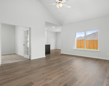 9613 Logan Square Drive - Photo Thumbnail 4