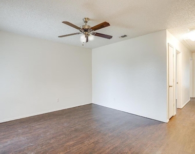 10265 Aurora Drive - Photo Thumbnail 3