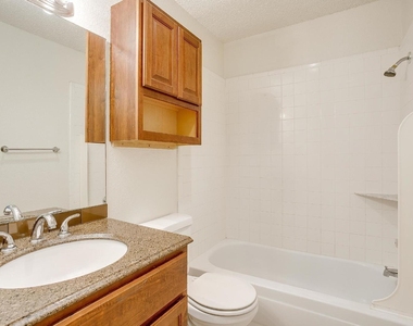 10265 Aurora Drive - Photo Thumbnail 8