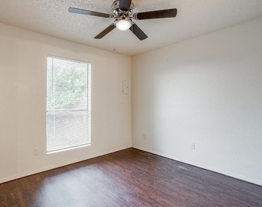 10265 Aurora Drive - Photo Thumbnail 6