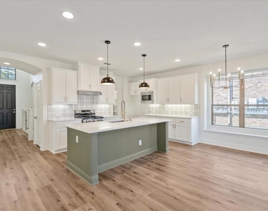 3621 Wagon Wheel Way - Photo Thumbnail 5