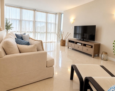 800 Parkview Drive - Photo Thumbnail 11