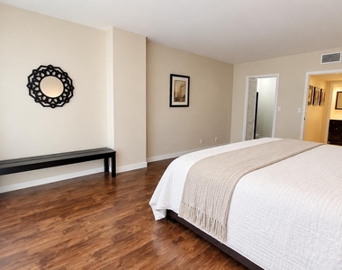 800 Parkview Drive - Photo Thumbnail 15