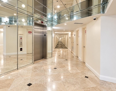 800 Parkview Drive - Photo Thumbnail 5