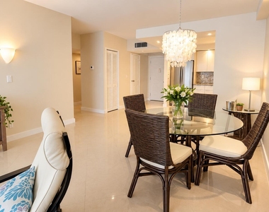 800 Parkview Drive - Photo Thumbnail 10