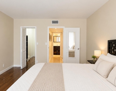 800 Parkview Drive - Photo Thumbnail 16