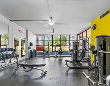 800 Parkview Drive - Photo Thumbnail 2