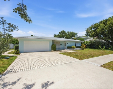 916 Evergreen Drive - Photo Thumbnail 1