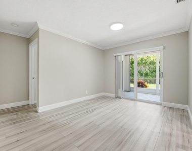 916 Evergreen Drive - Photo Thumbnail 15