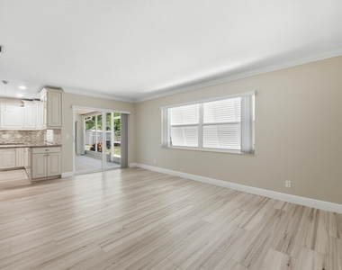 916 Evergreen Drive - Photo Thumbnail 11