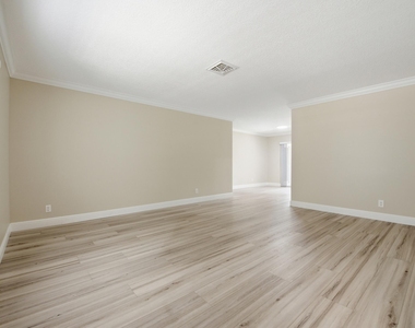 916 Evergreen Drive - Photo Thumbnail 8