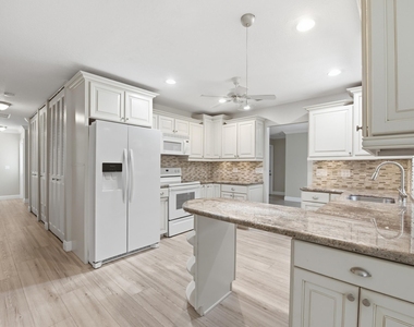 916 Evergreen Drive - Photo Thumbnail 7