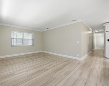 916 Evergreen Drive - Photo Thumbnail 12