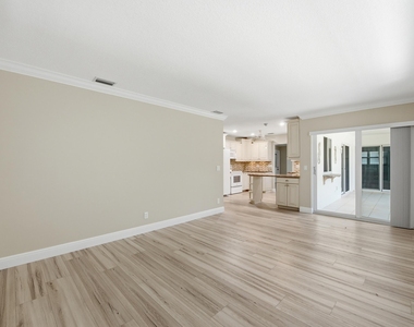 916 Evergreen Drive - Photo Thumbnail 9