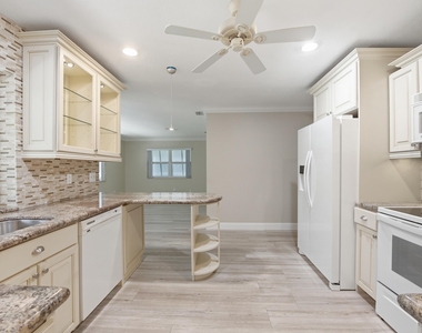916 Evergreen Drive - Photo Thumbnail 5