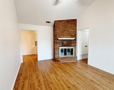 3914 William Street - Photo Thumbnail 2