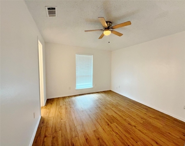 3914 William Street - Photo Thumbnail 13