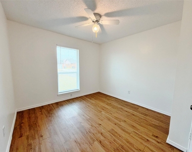 3914 William Street - Photo Thumbnail 7