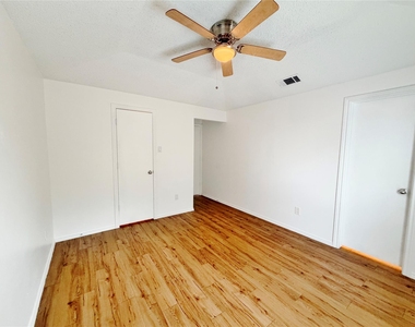 3914 William Street - Photo Thumbnail 14