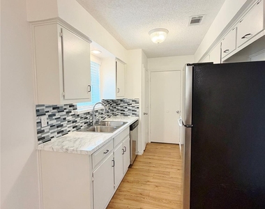 3914 William Street - Photo Thumbnail 4