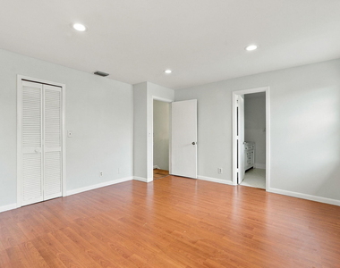 6180 Pine Tree Lane - Photo Thumbnail 12