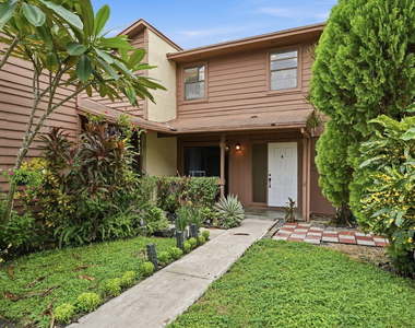 6180 Pine Tree Lane - Photo Thumbnail 2