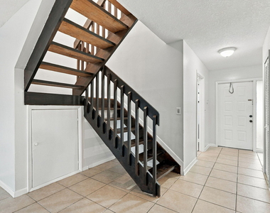 6180 Pine Tree Lane - Photo Thumbnail 21