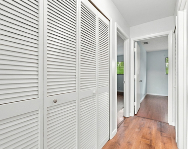 6180 Pine Tree Lane - Photo Thumbnail 17