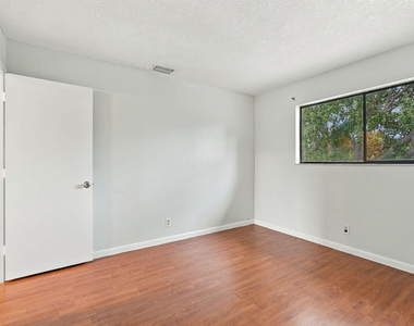 6180 Pine Tree Lane - Photo Thumbnail 6