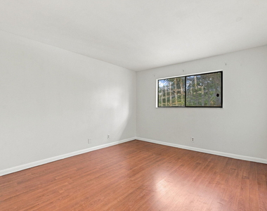 6180 Pine Tree Lane - Photo Thumbnail 7