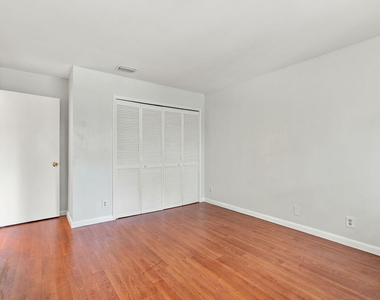6180 Pine Tree Lane - Photo Thumbnail 8