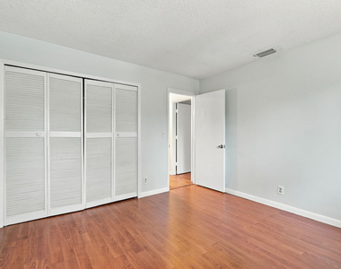 6180 Pine Tree Lane - Photo Thumbnail 5