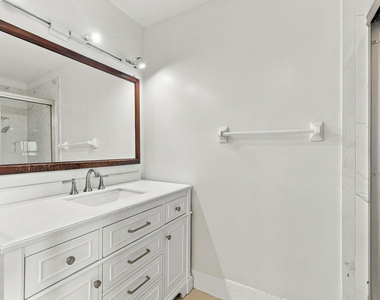 6180 Pine Tree Lane - Photo Thumbnail 16