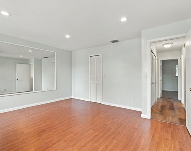 6180 Pine Tree Lane - Photo Thumbnail 11