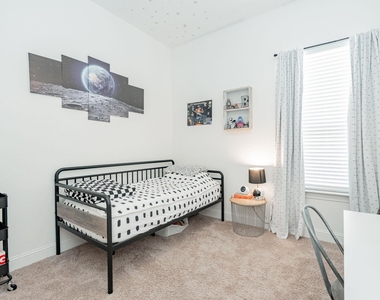 2620 Sabine Circle - Photo Thumbnail 8