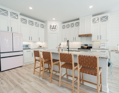 2620 Sabine Circle - Photo Thumbnail 3