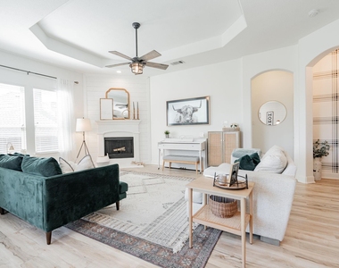 2620 Sabine Circle - Photo Thumbnail 1