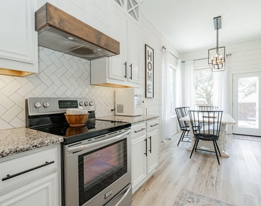 2620 Sabine Circle - Photo Thumbnail 4